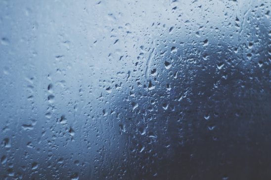 雨水 透明玻璃 窗户